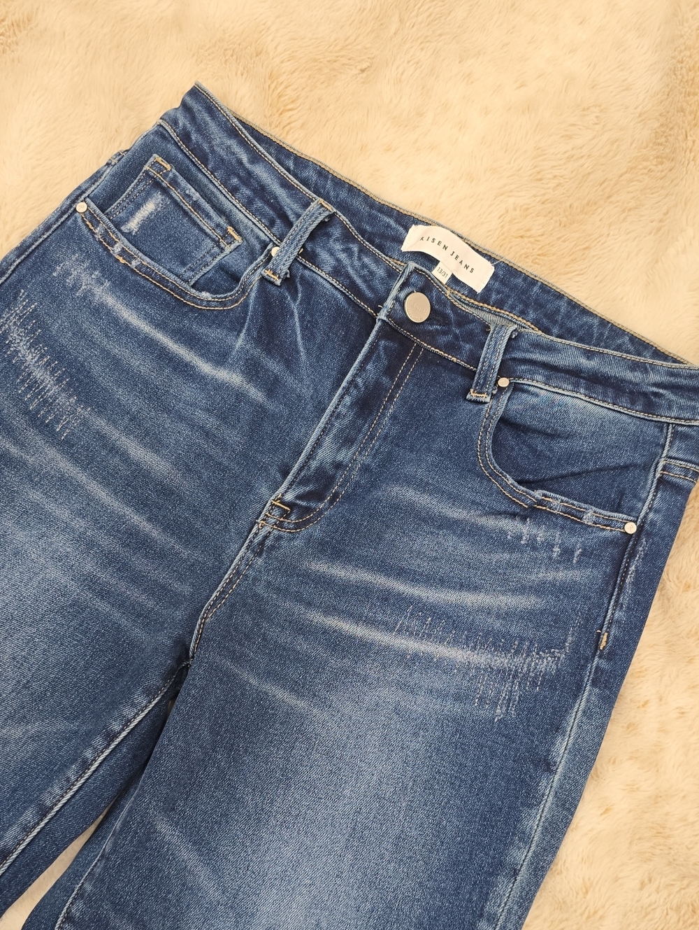 High-Rise Women's Jeans in Medium Blue Denim